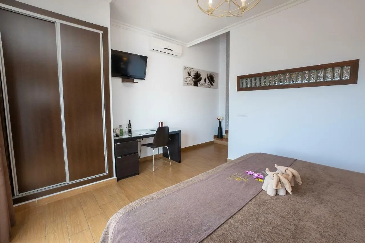 Hostal Casa Mercedes Nerja Gæstehus